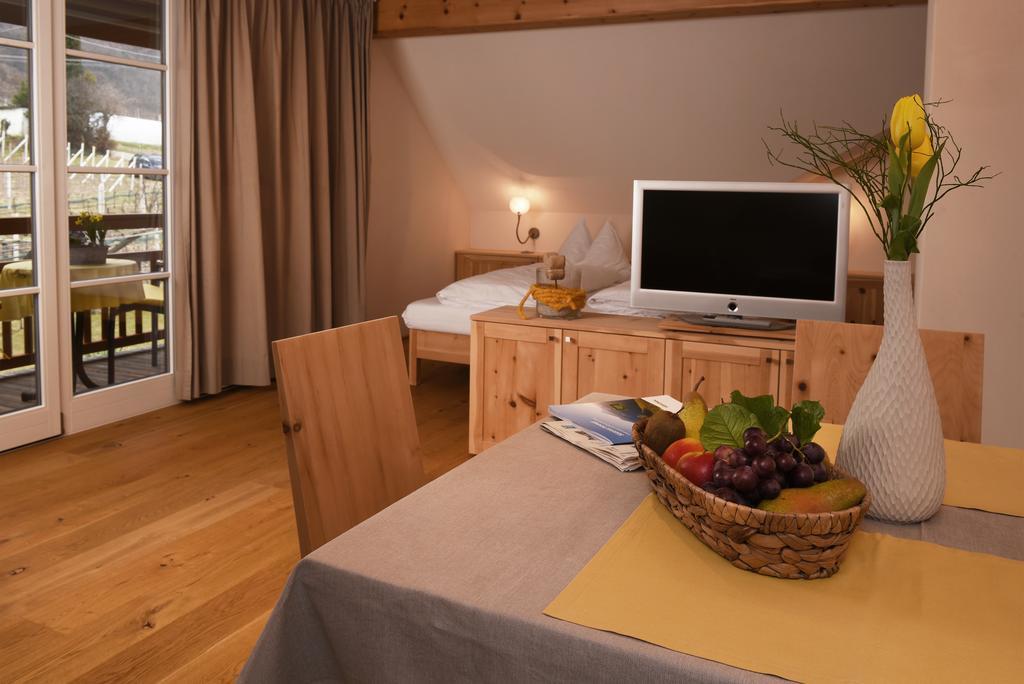 Biobauernhof Rosengartner Apartment Terlano Exterior foto