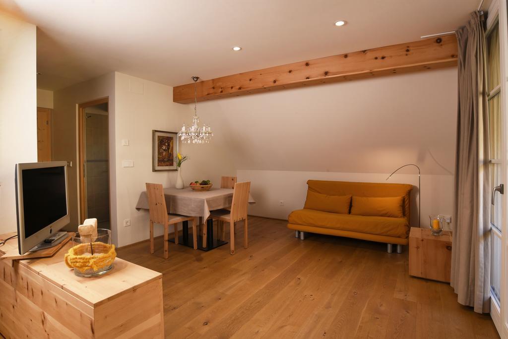 Biobauernhof Rosengartner Apartment Terlano Exterior foto