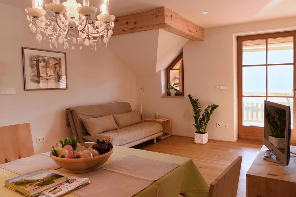 Biobauernhof Rosengartner Apartment Terlano Exterior foto